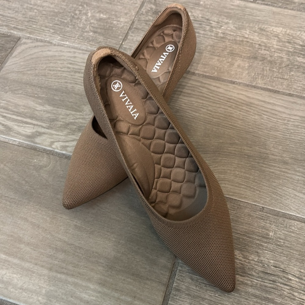 Vivaia Aria wedges; 39.5 (8.5us) in espresso, w/ ORIGINAL BOX! Great condition!